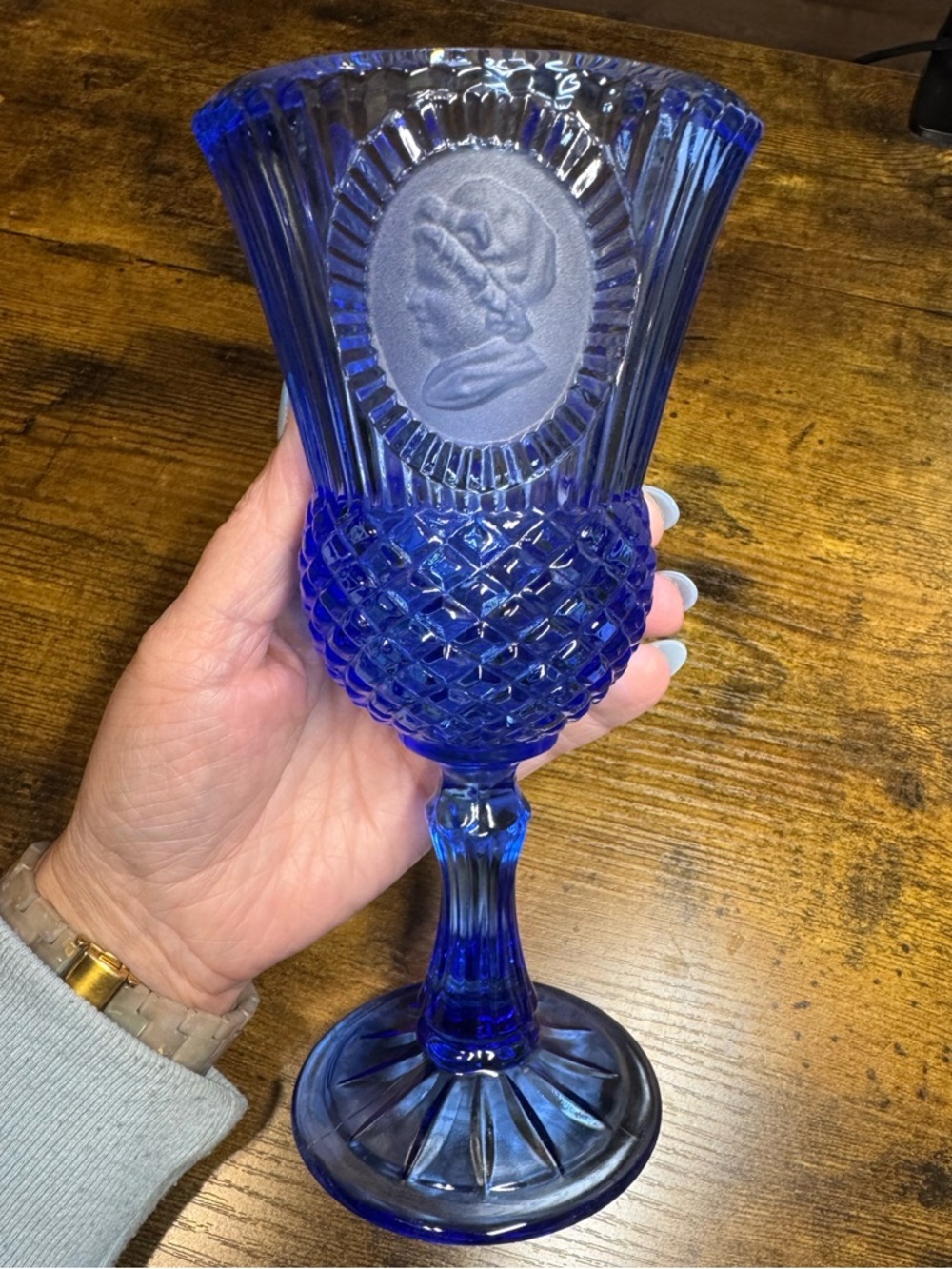 Avon Fostoria Cobalt Blue Martha Washington Goblet Glass Medallion 18 oz.